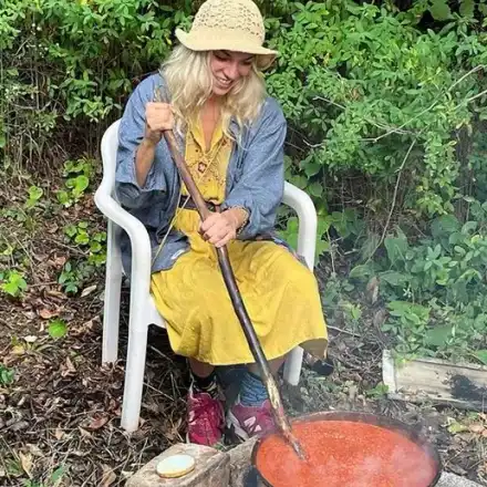 Рая Пеева вари лютеница с Явор Бахаров