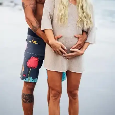 Сървайвърката Мила ражда на касата в супермаркет