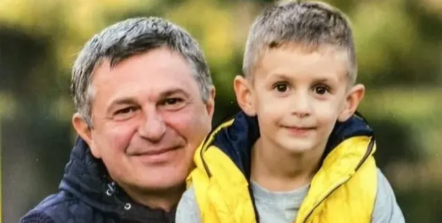 Синът на Милен Цветков в училище за 10 бона