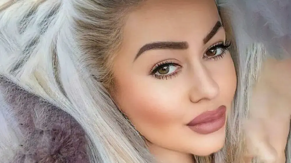 Сотаджия се подигра с попфолк иконата Ваня Великова