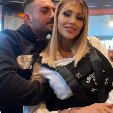 Свидетели в шок: Джулиана Гани  бие новия си мъж (Замеряла полицая Теодор с чаши в хотелски комплекс)