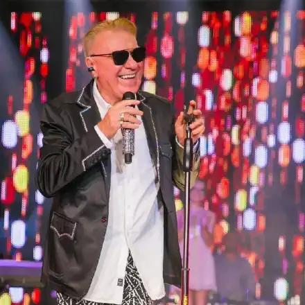 Тъмни очила пазят Кеца от лоша енергия на сцената