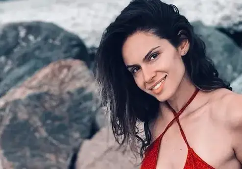 В края на лятото: Даяна Ханджиева захвърли дрехите (Снимки)