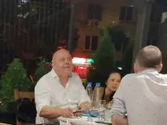 Докато Венета Райкова  4 години страда  по мистериозен мъж, Тишо си хвана азиатка