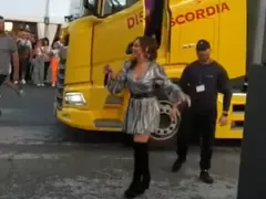 Фенове зяпнаха с уста! Ивана подкара ТИР