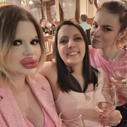 Българското Барби стана на 25: Пожелавам си гадже и хиалурон