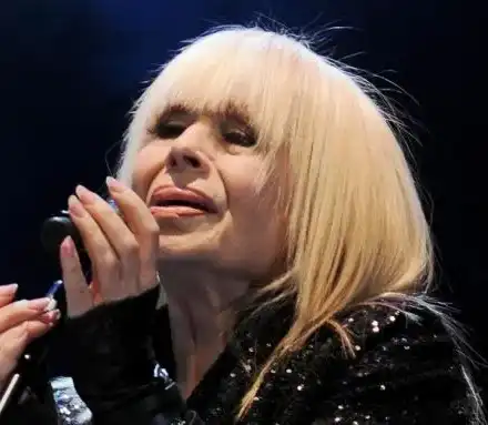 Лили Иванова слиза от сцената?