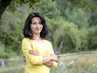 Метаморфозата на Веселка от „Фермата”: 25-годишната конярка се разведе и заряза селския живот