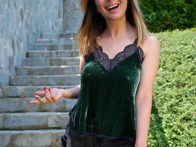 Много е стеснителна! Вики от Мастило се съблече в мрежата