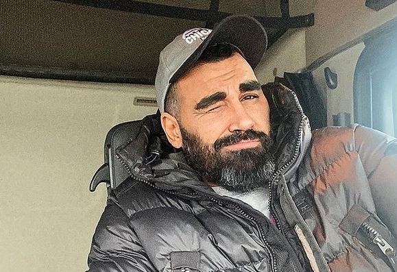 Азис готов да спре да пее, започнал с музиката от немай-къде