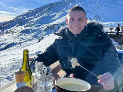 Антов заведе любимата в Алпите (Снимки)