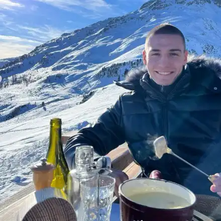 Антов заведе любимата в Алпите (Снимки)