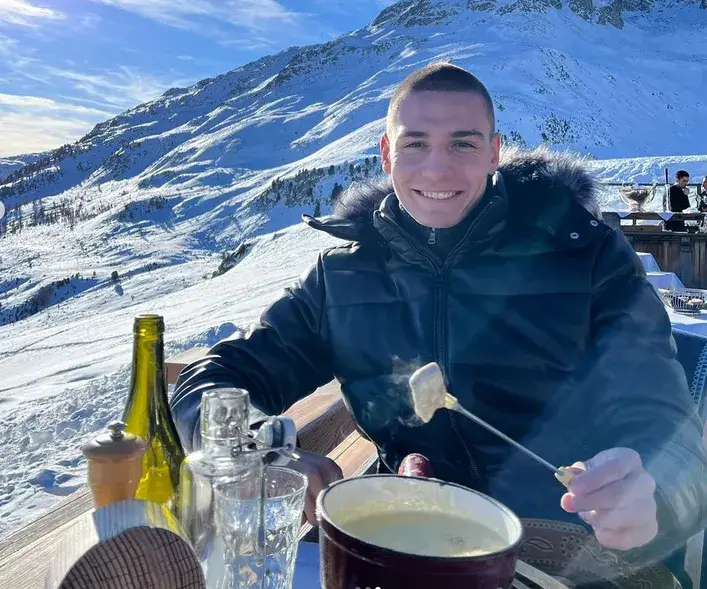 Антов заведе любимата в Алпите (Снимки)