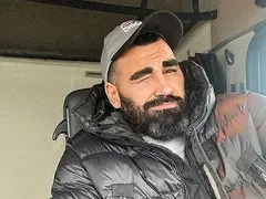 Азис готов да спре да пее, започнал с музиката от немай-къде