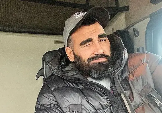 Азис готов да спре да пее, започнал с музиката от немай-къде