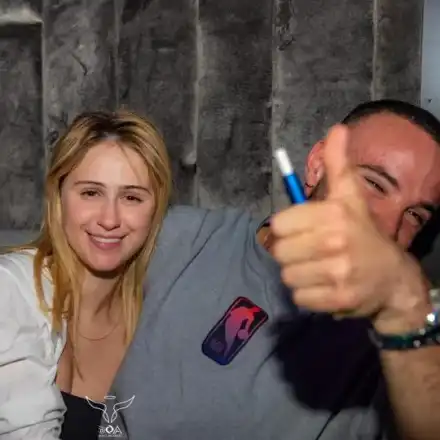 Бакалова с гаджето на чалга във Велинград (СНИМКИ)