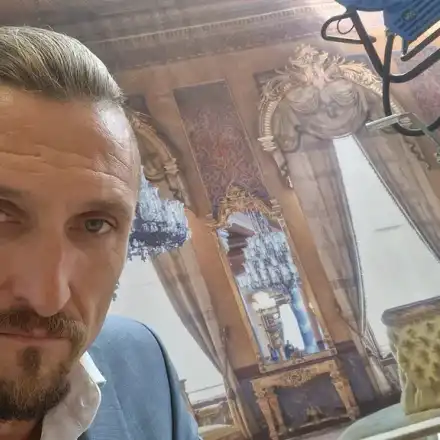 Бащата на Димо Алексиев издъхнал след тежко боледуване, ограбен от собствената си сестра