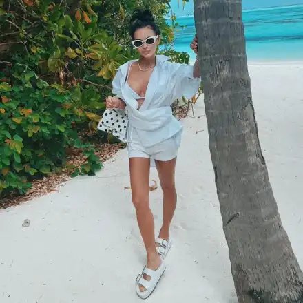 Болна ли е? Мара Отварачката се стопи