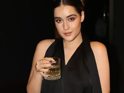 Дъщерята на Гала посвети месеца на себе си