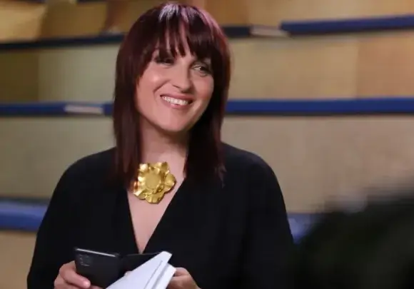 Депутатка вкарва Анна Цолова в шоубизнеса