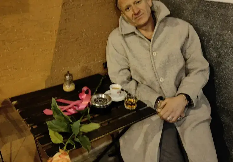 Деян Донков празнува Св. Валентин с кафе и уиски