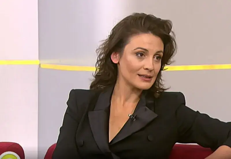 Диана Димитрова: Зад маските на авторитетите у нас се крие „куха стена“, зад която е „мухъл и мафия“