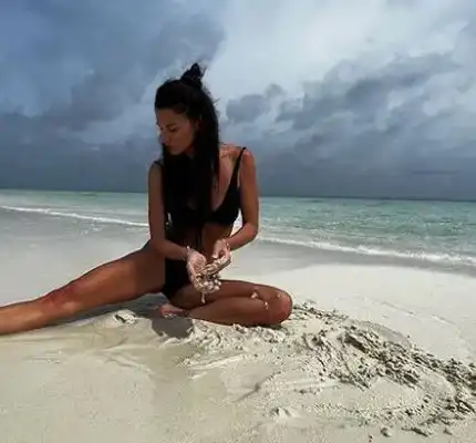 Диляна Попова с баща си на Малдивите