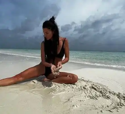 Диляна Попова с баща си на Малдивите