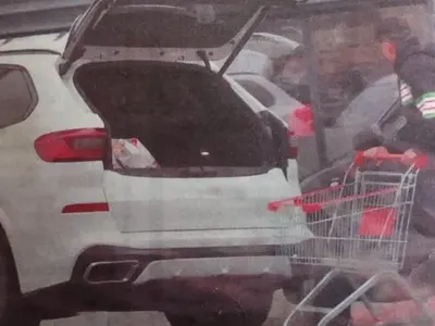 Джизъса с богоугодни дела: Дарява деца преди да влезе в „Сървайвър“