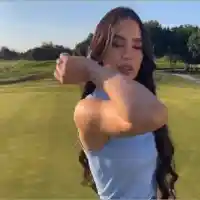 Голф количка помете чалгаджийка (Снимки)