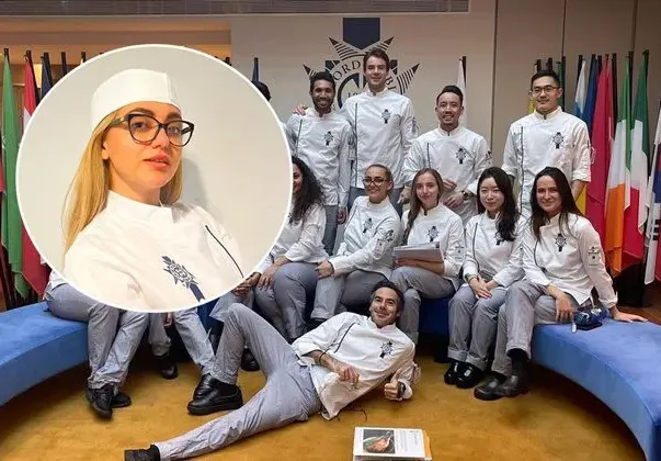 Гореща готвачка от „Хелс китчън“ учи кулинария в Париж (СНИМКИ)