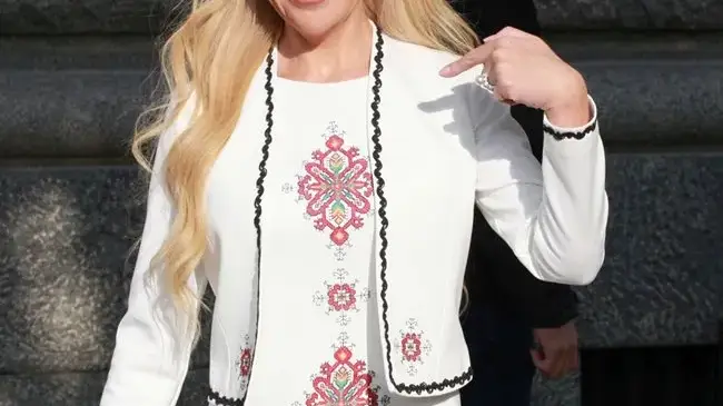 Луна в най-откровената си изповед: Нямаше какво да ям, правила съм си 9 пластични операции