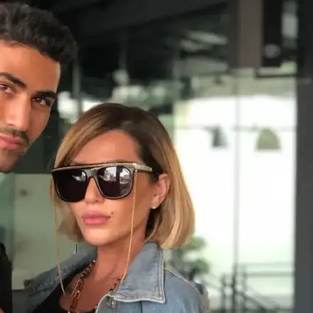 Мъжът на Енджи Касабие хукна сам по партита