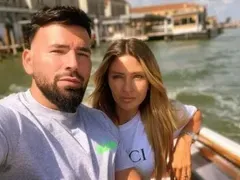 Месечков е  мъж под чехъл! Богатата му жена го унижава редовно