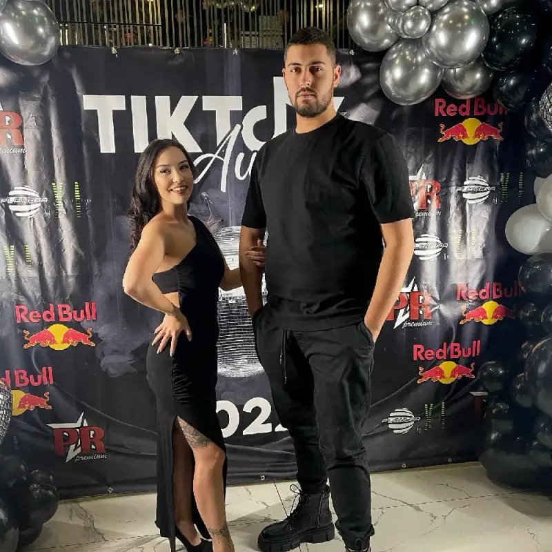 Над 100 популярни личности на първите тикток награди (Снимки)