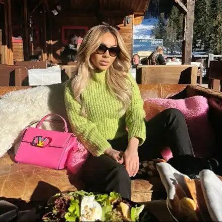 Нора Недкова се прибра в България и отиде на ски