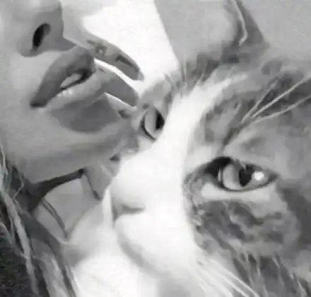 Ново другарче: Сузанита показва котето