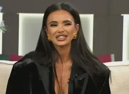 О, Боже! Какво се случва с лицето на Отварачката?