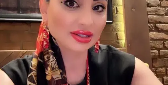 Порасна й работата: Софка дава интервюта в Дубай