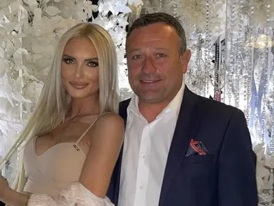 Рачков се шегува  с Анита