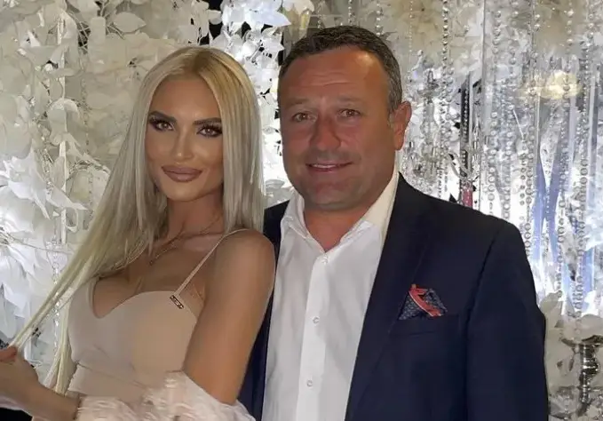 Рачков се шегува  с Анита