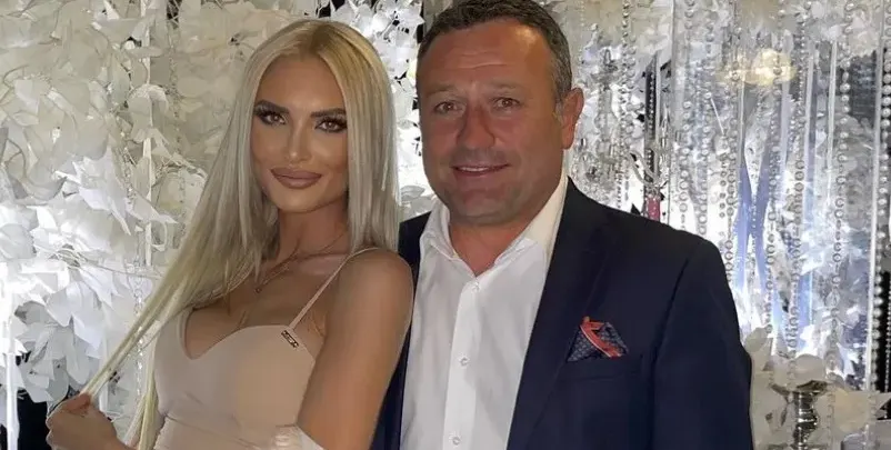 Рачков се шегува  с Анита