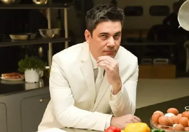 Шеф  Ангелов върти шкембе чорба за 12 лв.