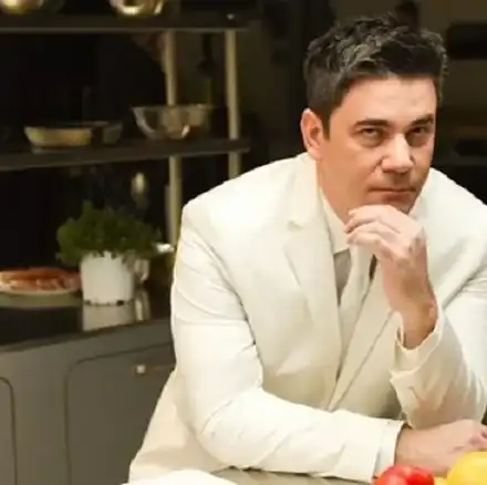 Шеф  Ангелов върти шкембе чорба за 12 лв.