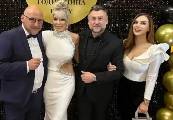 Шеф Манчев чукна 50 с елегантен костюм, а любимата му Ива събра погледите с рокля-трепач