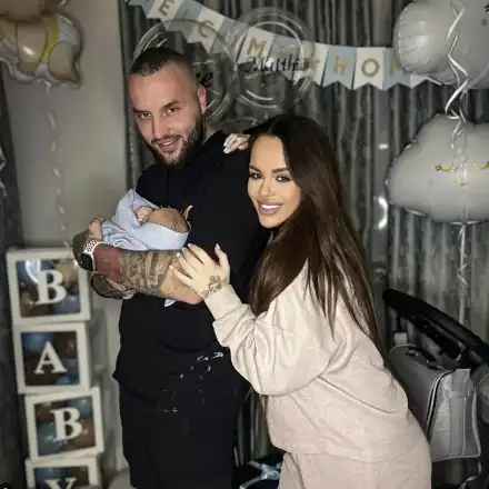 Сузанита прави мъжа си певец