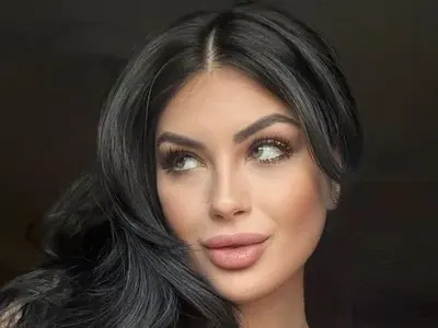 Тафкова показа новите бомби от Дубай! (Снимка САМО по бельо)