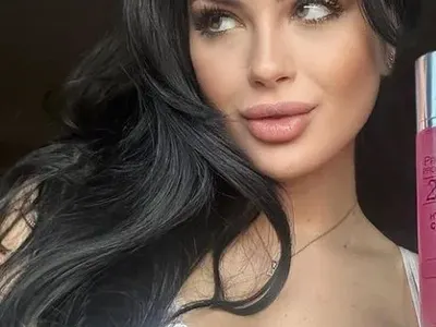 Тафкова показа новите бомби от Дубай! (Снимка САМО по бельо)