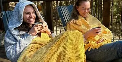 Темелкова и Ханджиева отдъхват в гората