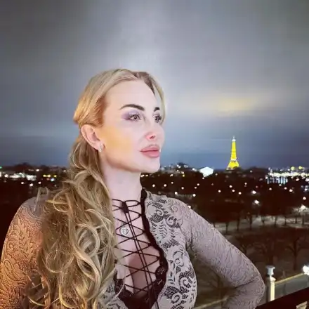 Тоца се щракна в Париж: Чака ги любовен маратон